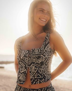 Feelin Free Woven Tank - Black White