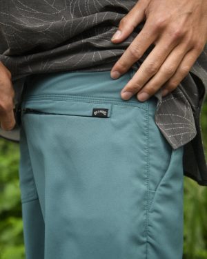 Surftrek Journey 20 Hybrid Shorts - Marine